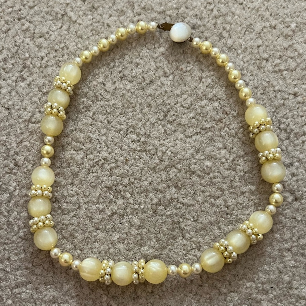 Vintage yellow beaded necklace.